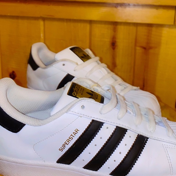 Women’s 6 1/2 Adidas superstar sneakers - Picture 2 of 6